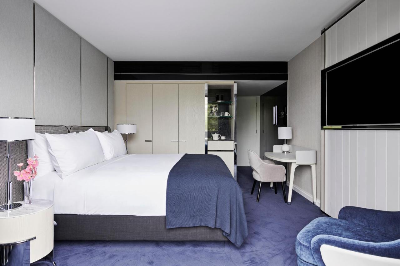 Zimmer mit Kingsize-Bett